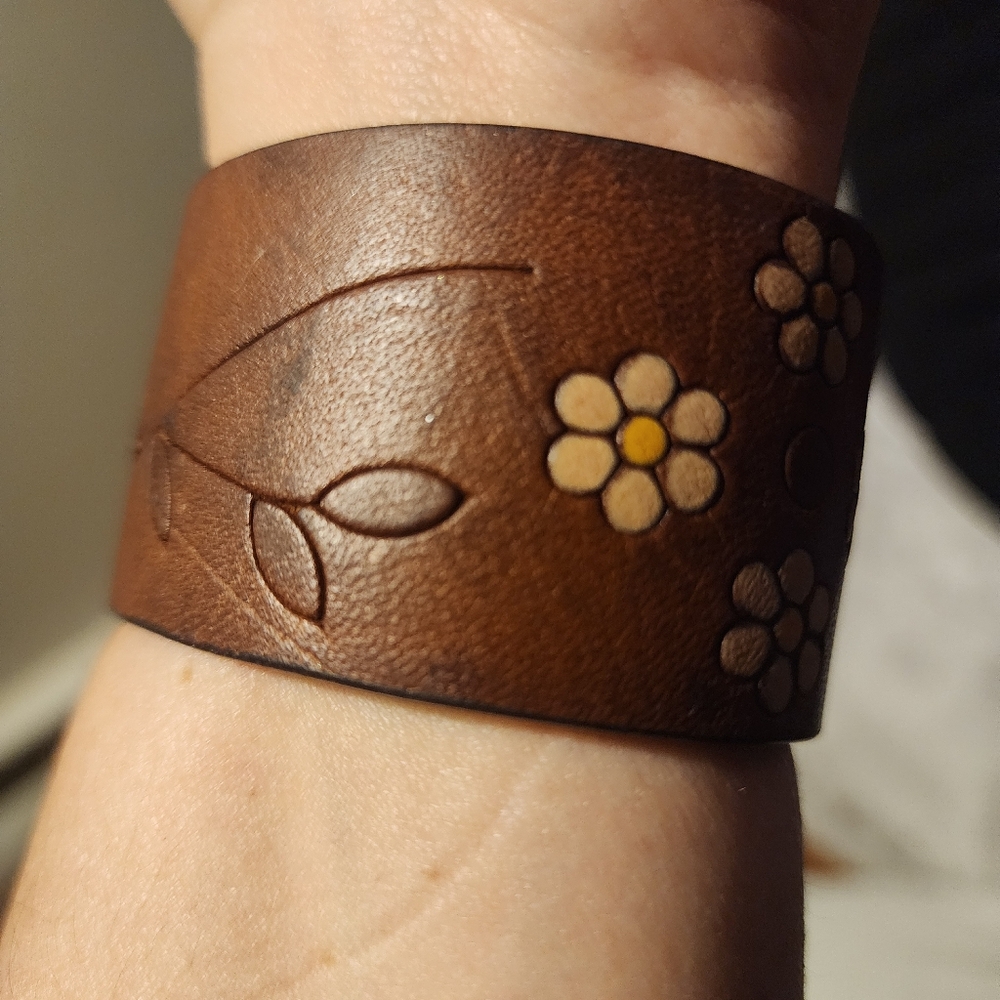 Old Navy Women's Wide Cuff Bracelet - Picture 2 of 6
